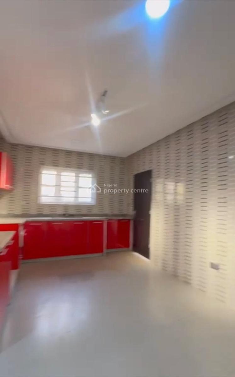 Luxury 3bedroom En-suite Flat, Tarred Road, Guzape Main, in an Estate, Guzape District, Abuja, Block of Flats for Sale