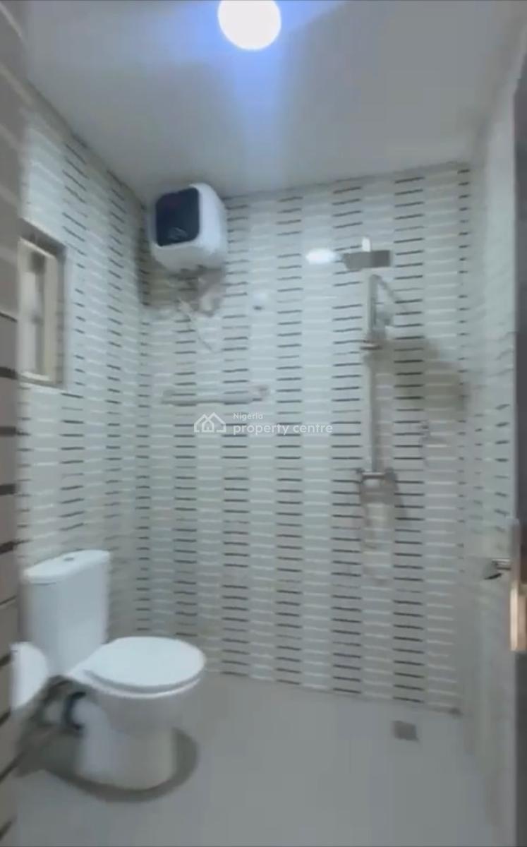 Luxury 3bedroom En-suite Flat, Tarred Road, Guzape Main, in an Estate, Guzape District, Abuja, Block of Flats for Sale