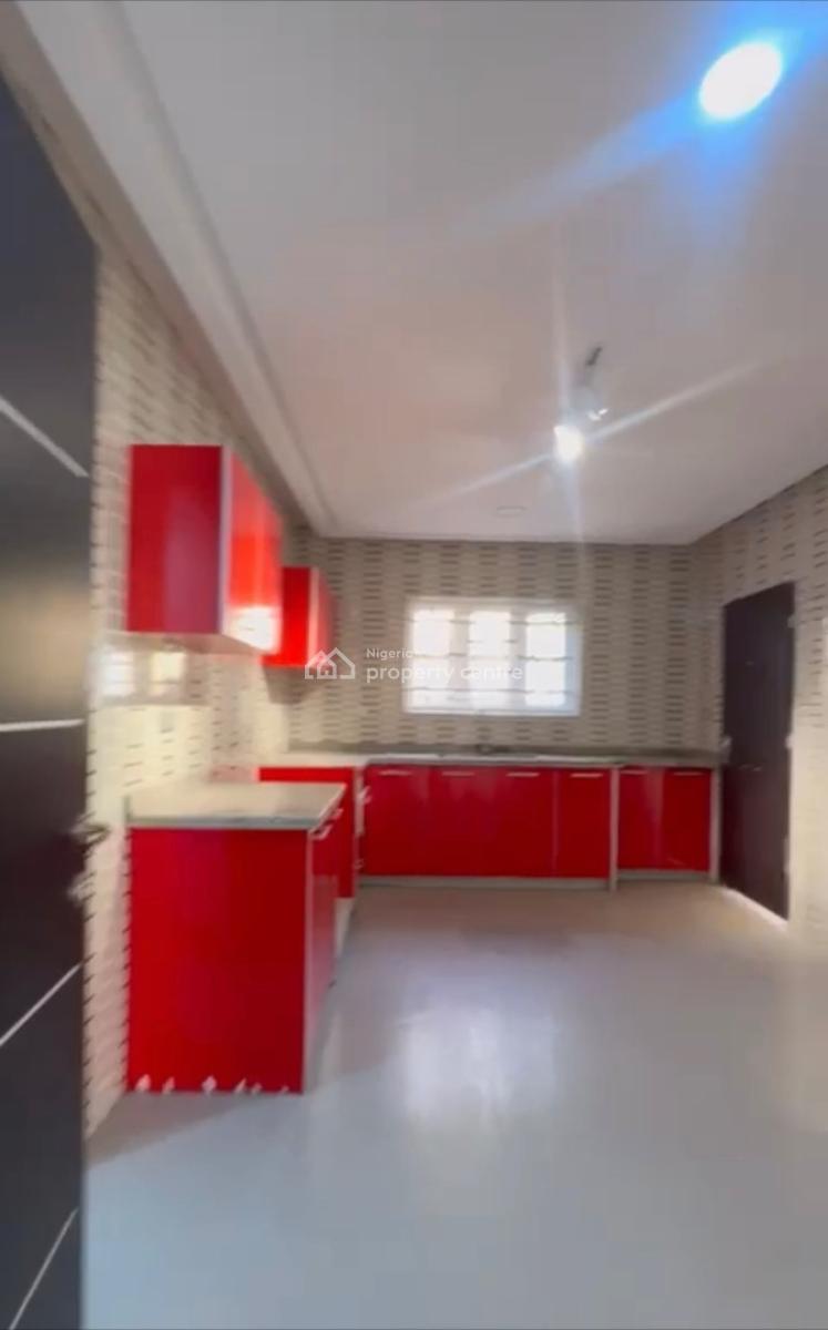 Luxury 3bedroom En-suite Flat, Tarred Road, Guzape Main, in an Estate, Guzape District, Abuja, Block of Flats for Sale