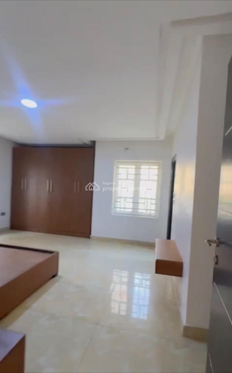 Luxury 3bedroom En-suite Flat, Tarred Road, Guzape Main, in an Estate, Guzape District, Abuja, Block of Flats for Sale