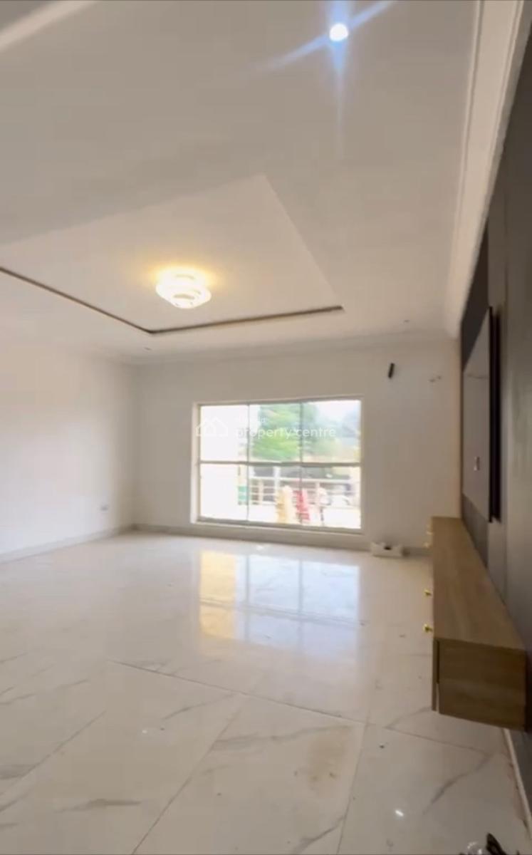 Luxury 3bedroom En-suite Flat, Tarred Road, Guzape Main, in an Estate, Guzape District, Abuja, Block of Flats for Sale