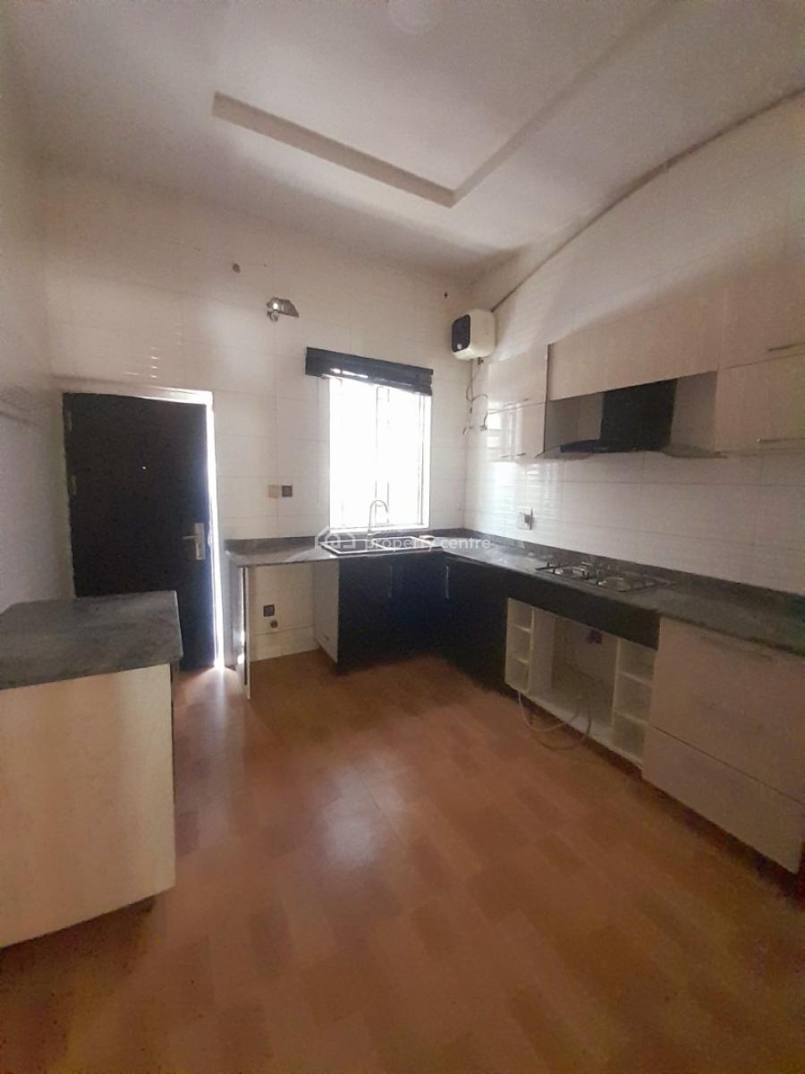 Masters Bedroom & Parlour (shared Apartment), Abiola Court 10, Chevron, Lekki, Lagos, Mini Flat (room and Parlour) for Rent