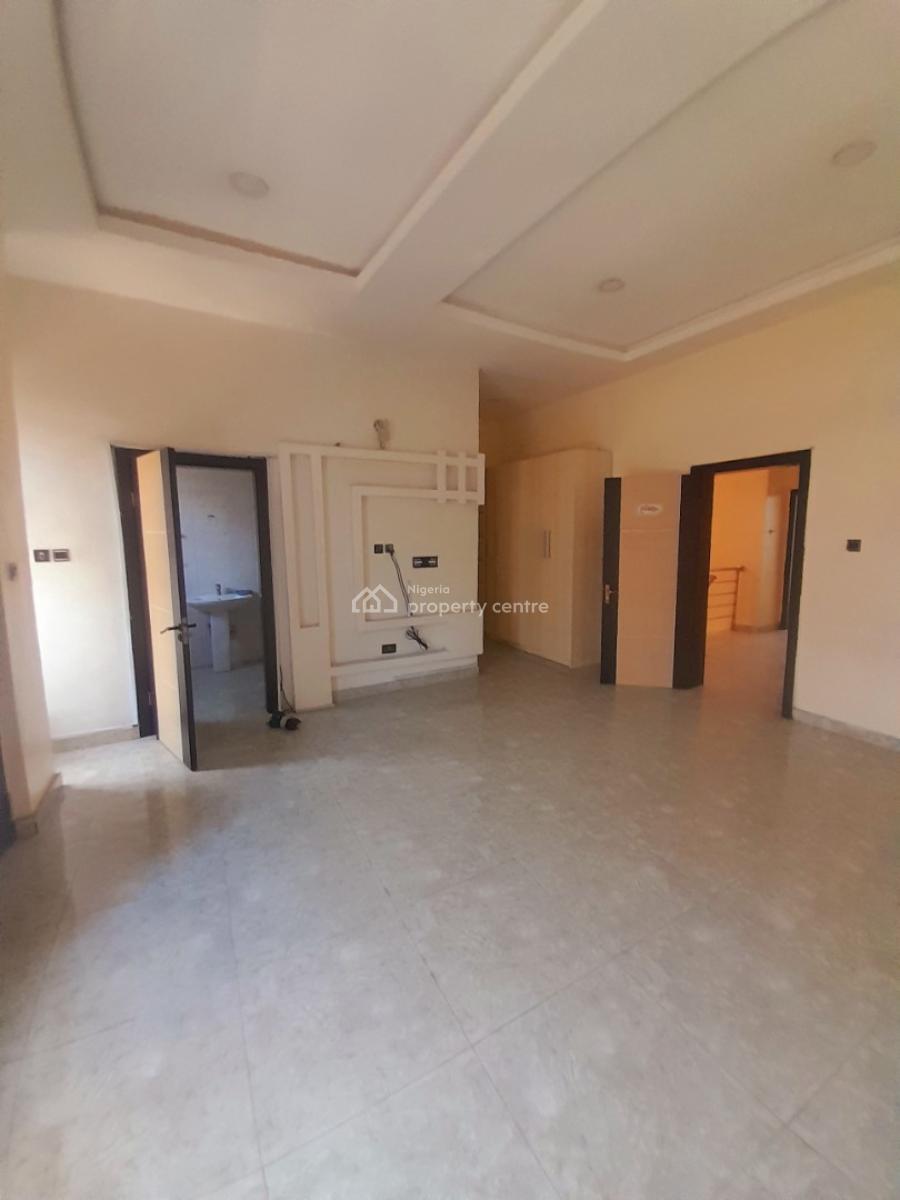 Masters Bedroom & Parlour (shared Apartment), Abiola Court 10, Chevron, Lekki, Lagos, Mini Flat (room and Parlour) for Rent