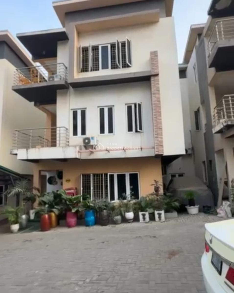 4-bedrooms Terrace with Bq, Guzape District, Abuja, Terraced Duplex for Sale
