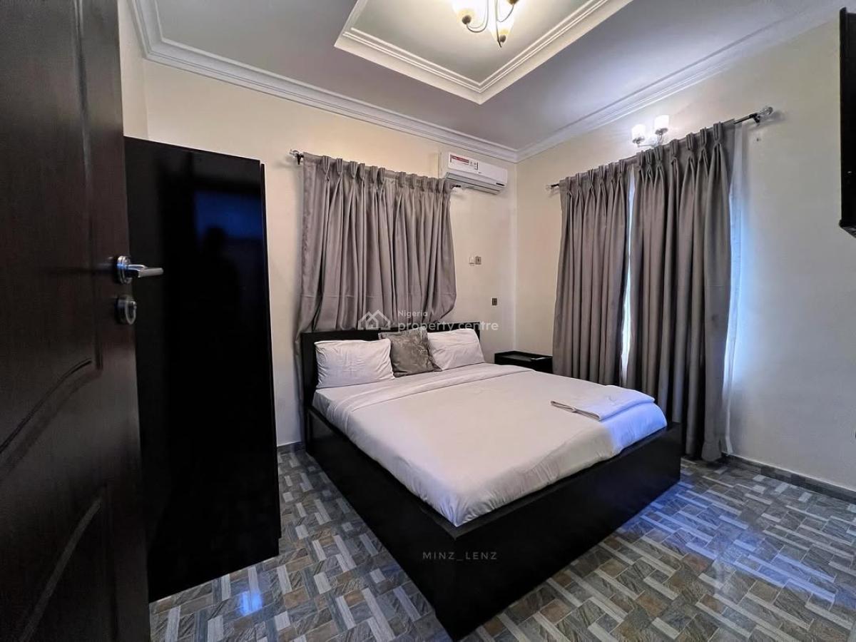 Femicadence 3 Bedroom in Serene Environment, Ring Road, Challenge, Ibadan, Oyo, Flat / Apartment Short Let