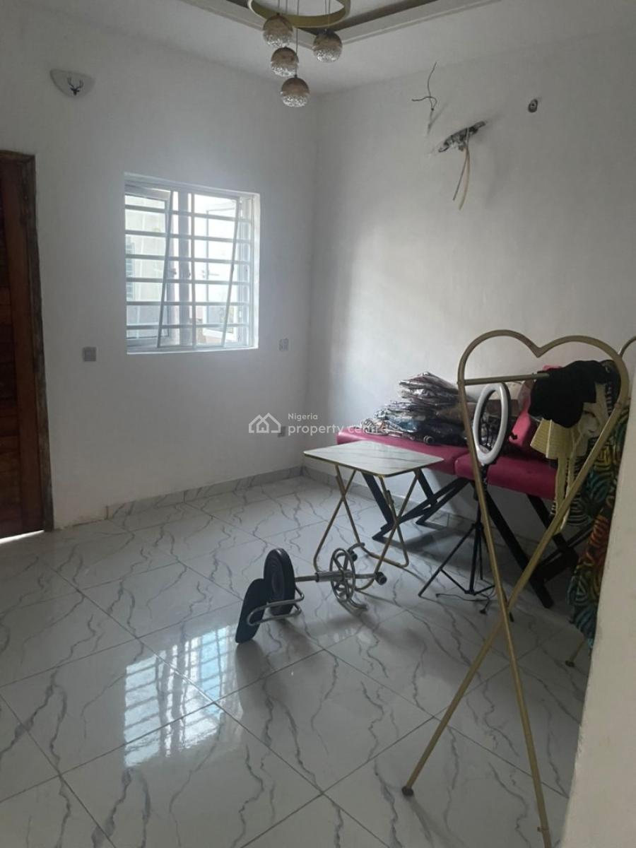 Flatmate Needed in a 2 Bedroom Shared Flat, Okun-ajah, Ajah, Lagos, Flat / Apartment for Rent