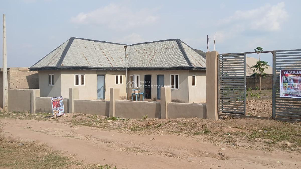 10 X 10 Feet Retail Shop, Moganna / Alaaka / Elebu, Challenge, Ibadan, Oyo, Shop for Rent