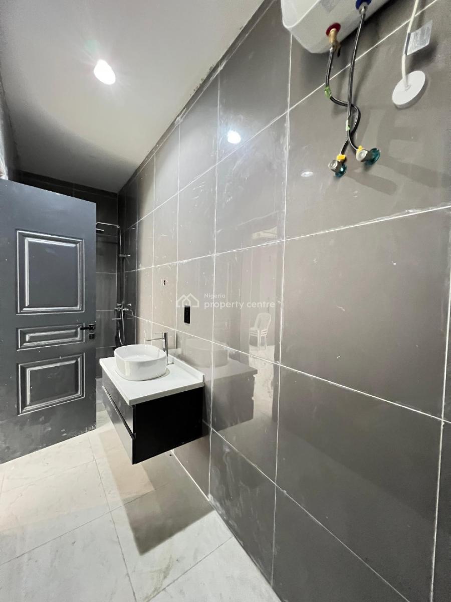 Spacious 2 Bedroom Apartment with  Bq, Swimming Pool, Gym and Elevator, Lekki Phase 1, Lekki, Lagos, Flat / Apartment for Sale