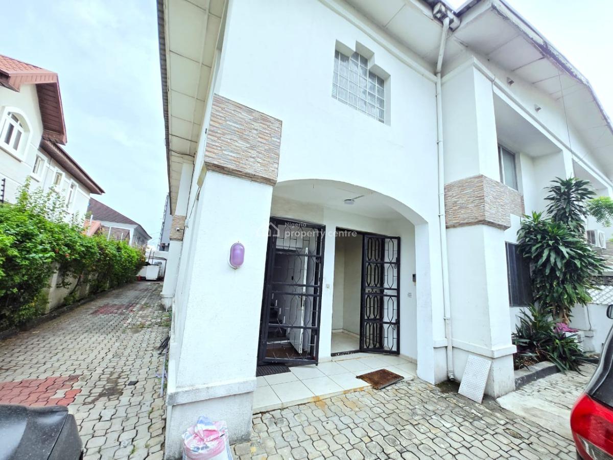 Spacious 3 Bedroom Apartment with Bq, Lekki Phase 1, Lekki, Lagos, Office Space for Rent