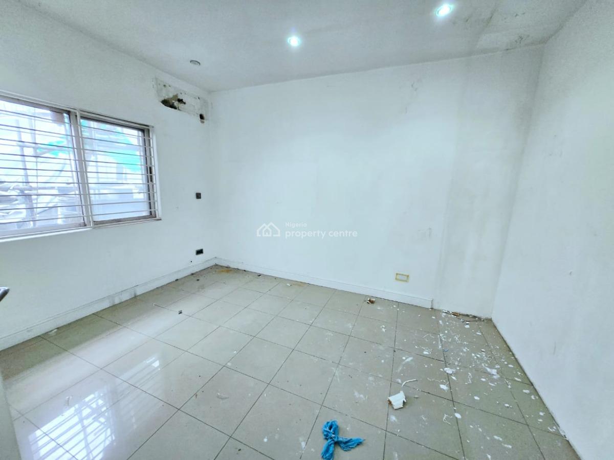 Spacious 3 Bedroom Apartment with Bq, Lekki Phase 1, Lekki, Lagos, Office Space for Rent