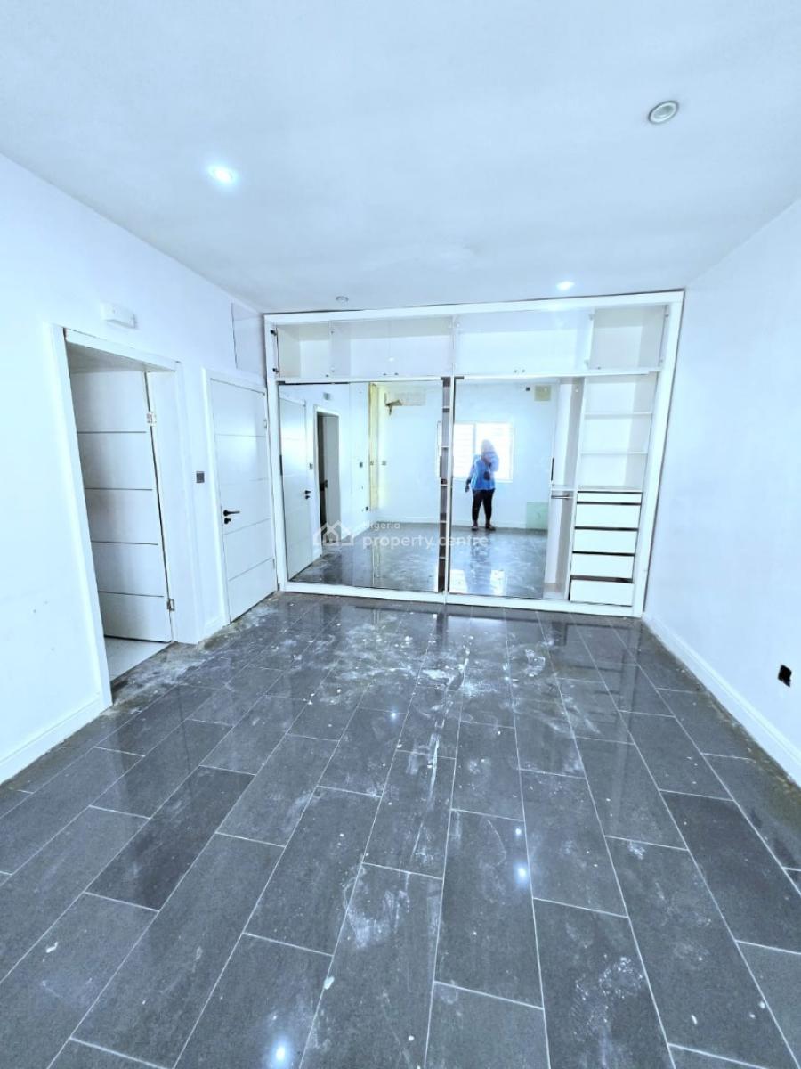 Spacious 3 Bedroom Apartment with Bq, Lekki Phase 1, Lekki, Lagos, Office Space for Rent