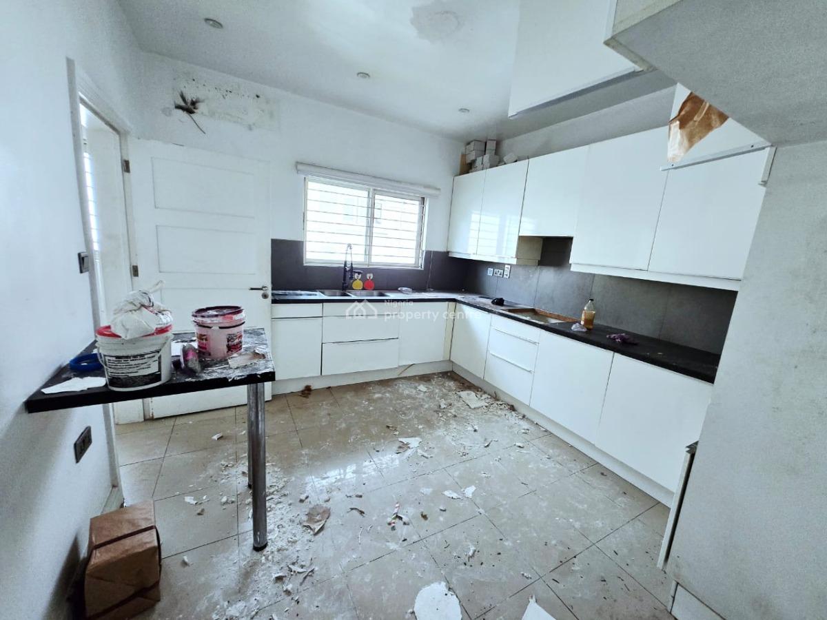 Spacious 3 Bedroom Apartment with Bq, Lekki Phase 1, Lekki, Lagos, Office Space for Rent