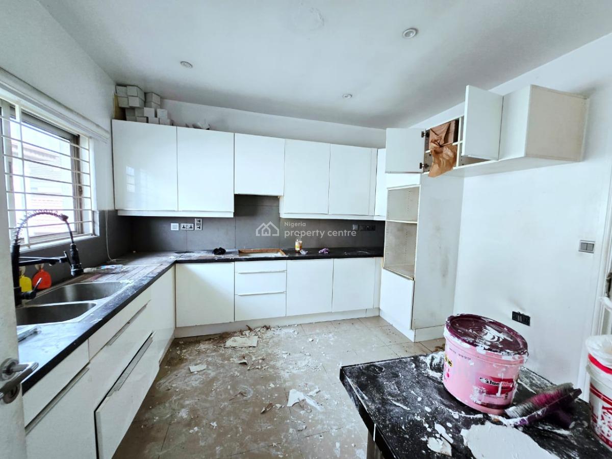 Spacious 3 Bedroom Apartment with Bq, Lekki Phase 1, Lekki, Lagos, Office Space for Rent