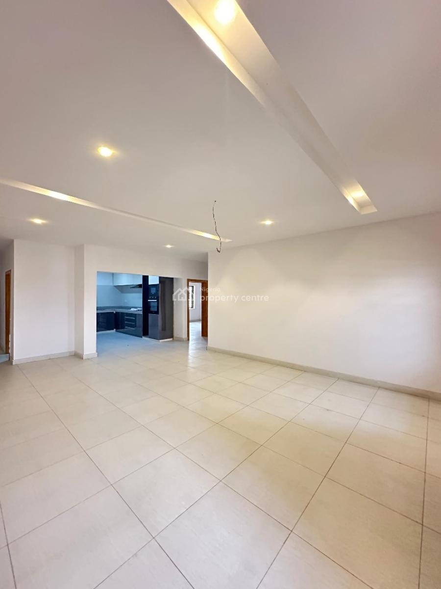 Spacious 2 Bedroom Apartment with  Pool, Elevator and Gym., Lekki Phase 1, Lekki, Lagos, Flat / Apartment for Sale