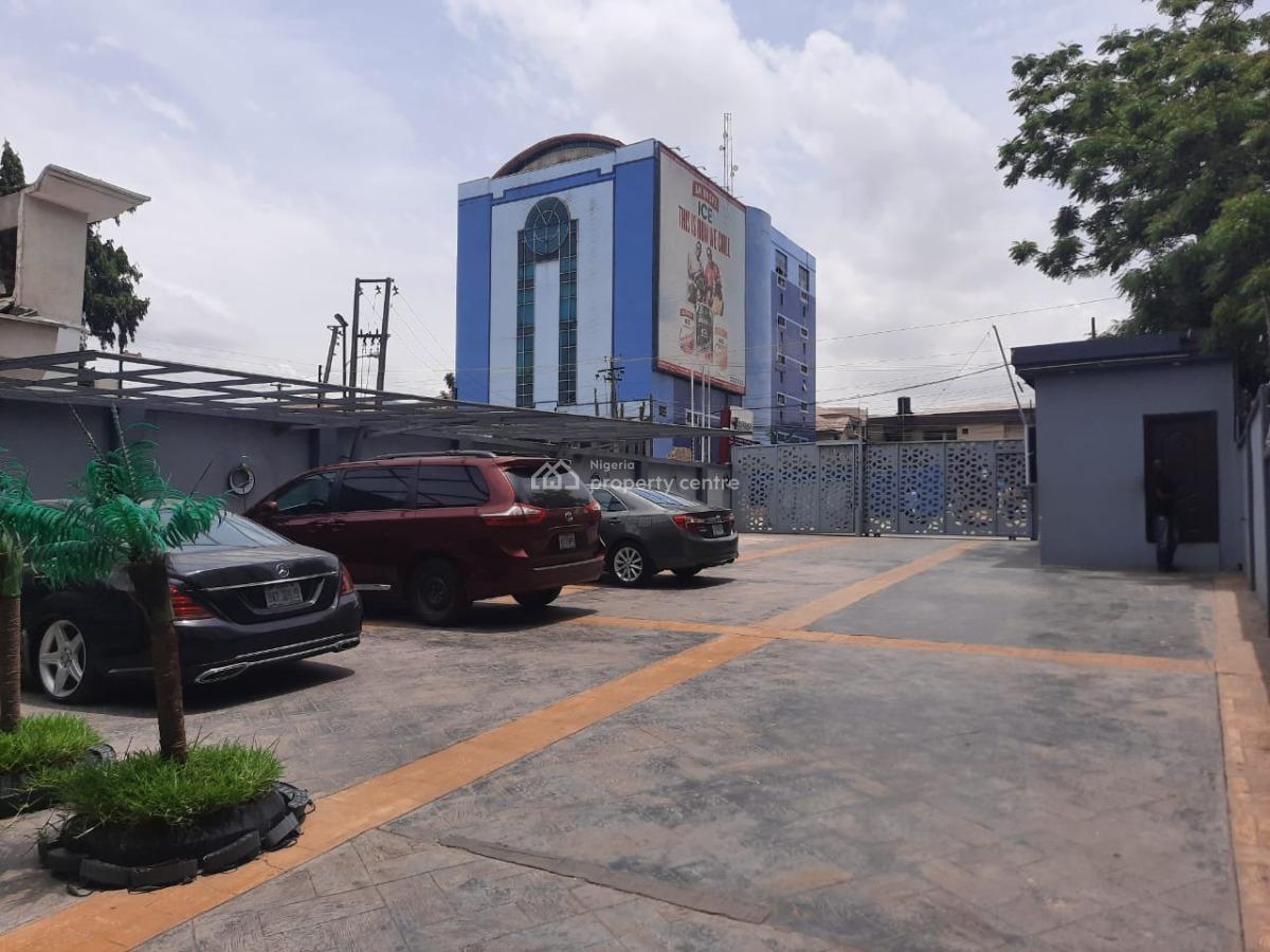 Functional Bar/lounge, Opebi, Ikeja, Lagos, Restaurant / Bar for Rent