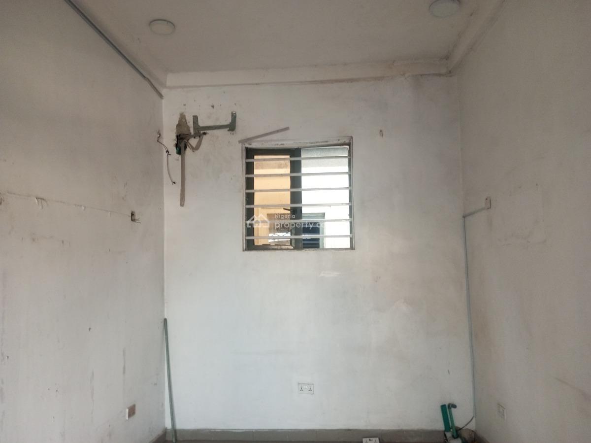 Spacious Shop Upstairs in a Complex Good Environment, Before Chevron, Lekki, Lagos, Shop for Rent