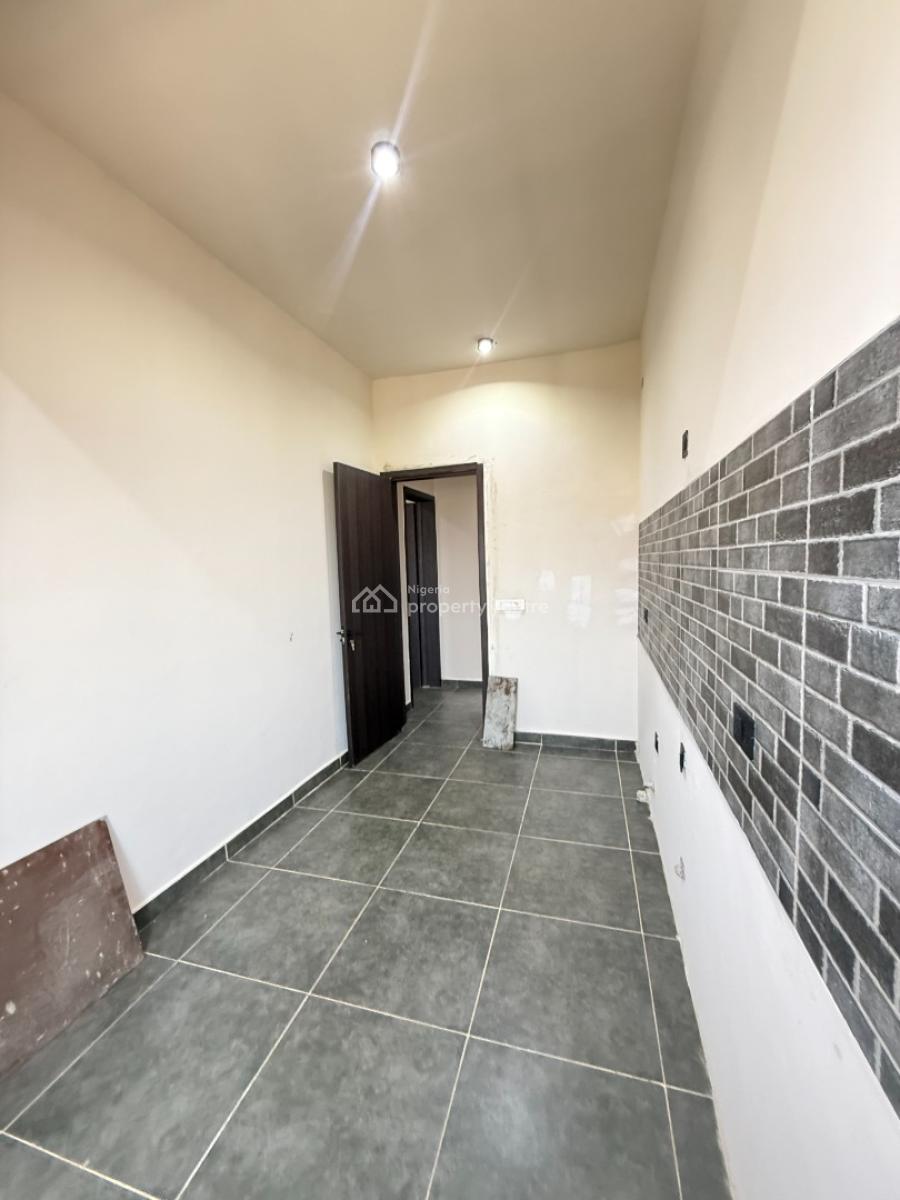 Brand New  3  Bedroom Service Apartment, Lekki Phase 1, Lekki, Lagos, Flat / Apartment for Sale