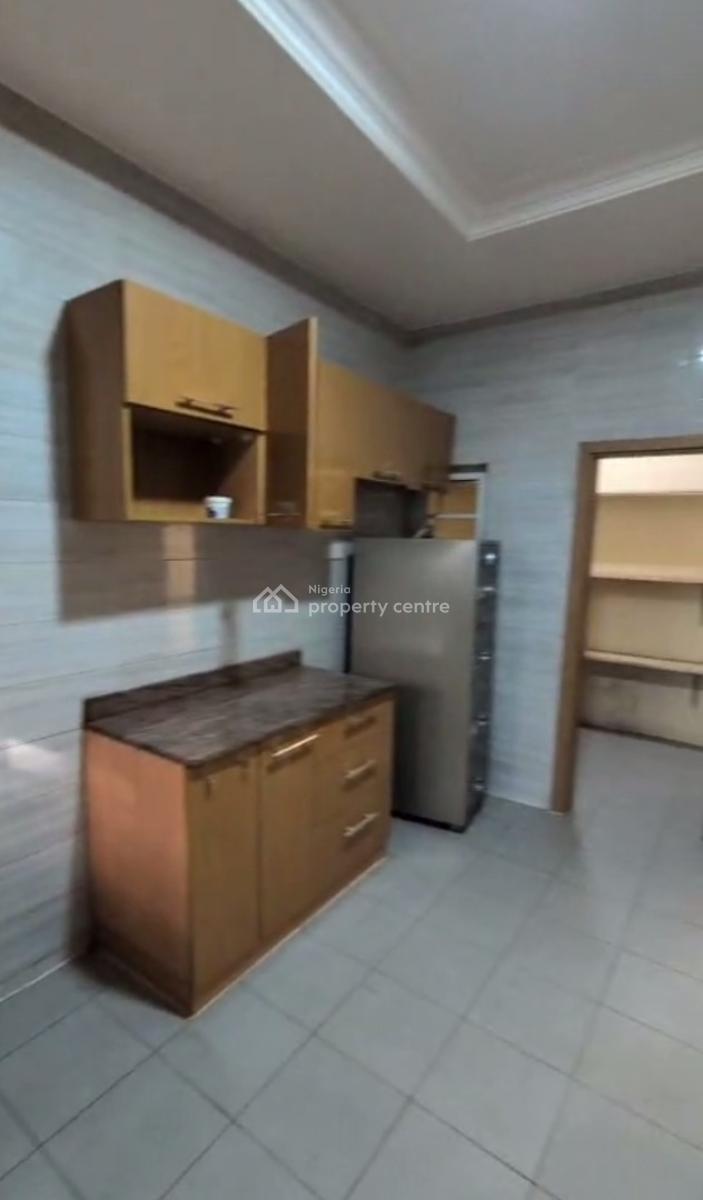 Standard Spacious Tastefully Built 3 Bedroom Terrace Duplex with Bq, Maitama District, Abuja, Terraced Duplex for Rent