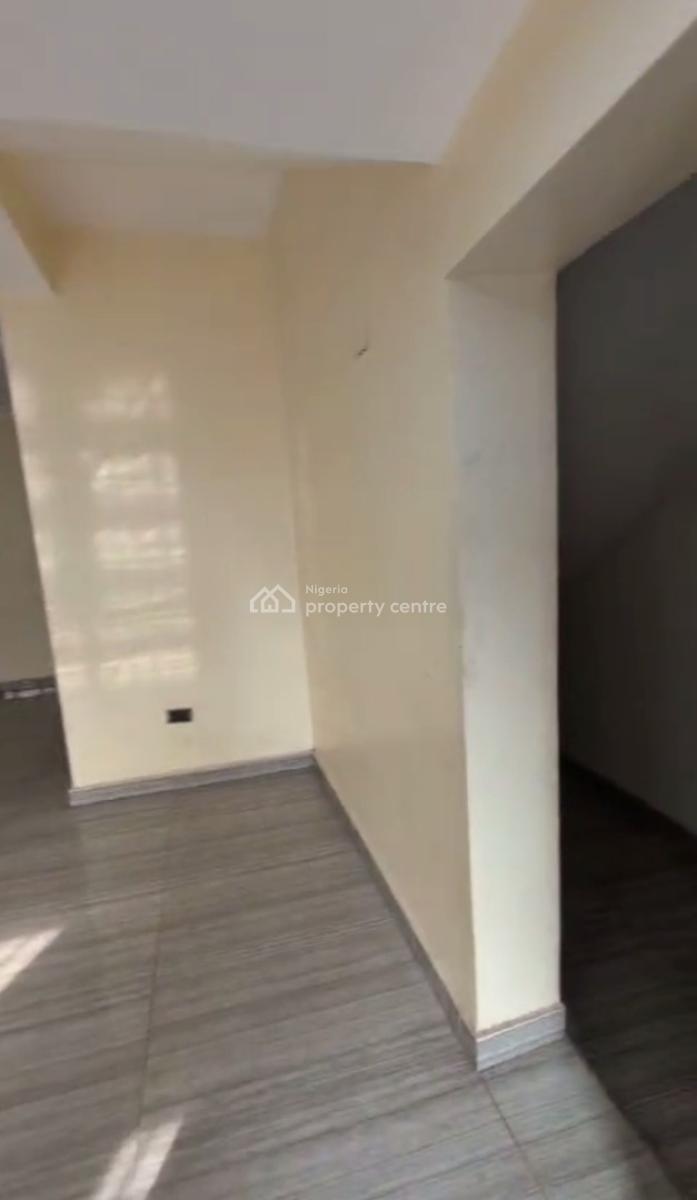 Standard Spacious Tastefully Built 3 Bedroom Terrace Duplex with Bq, Maitama District, Abuja, Terraced Duplex for Rent