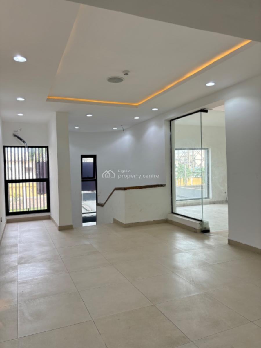 Shop Space Facing The Road, Lekki Phase 1, Lekki, Lagos, Plaza / Complex / Mall for Rent