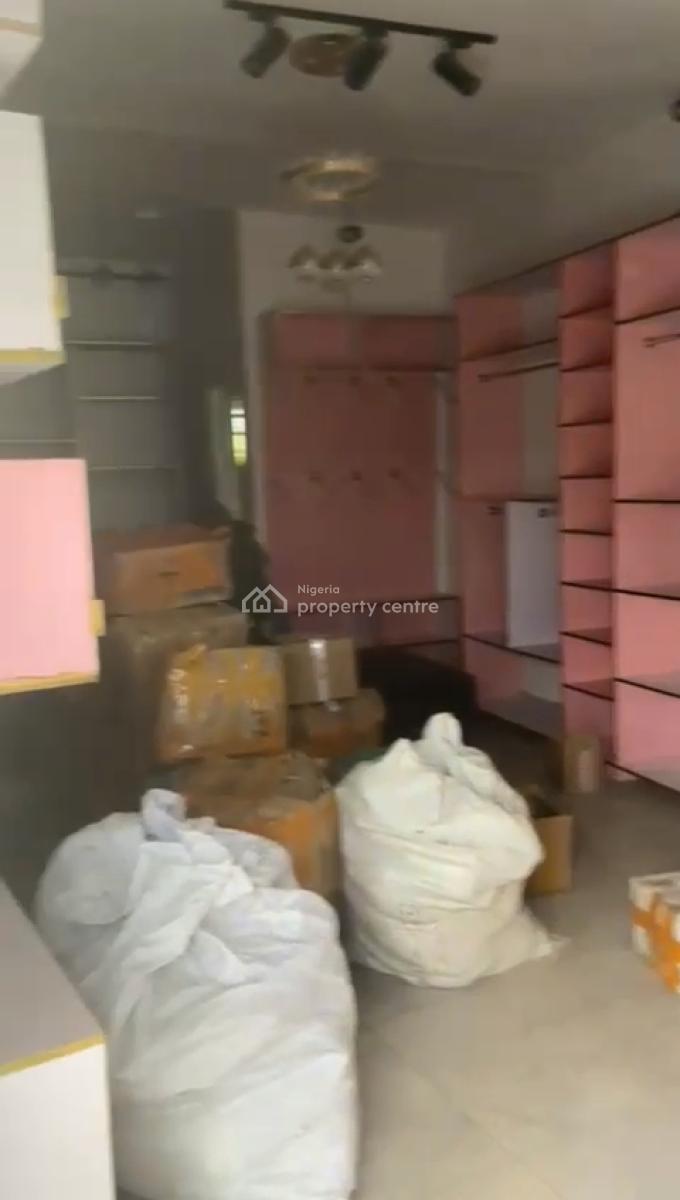 Lovely Shop Space (1st Floor), Onigbongbo, Maryland, Lagos, Shop for Rent