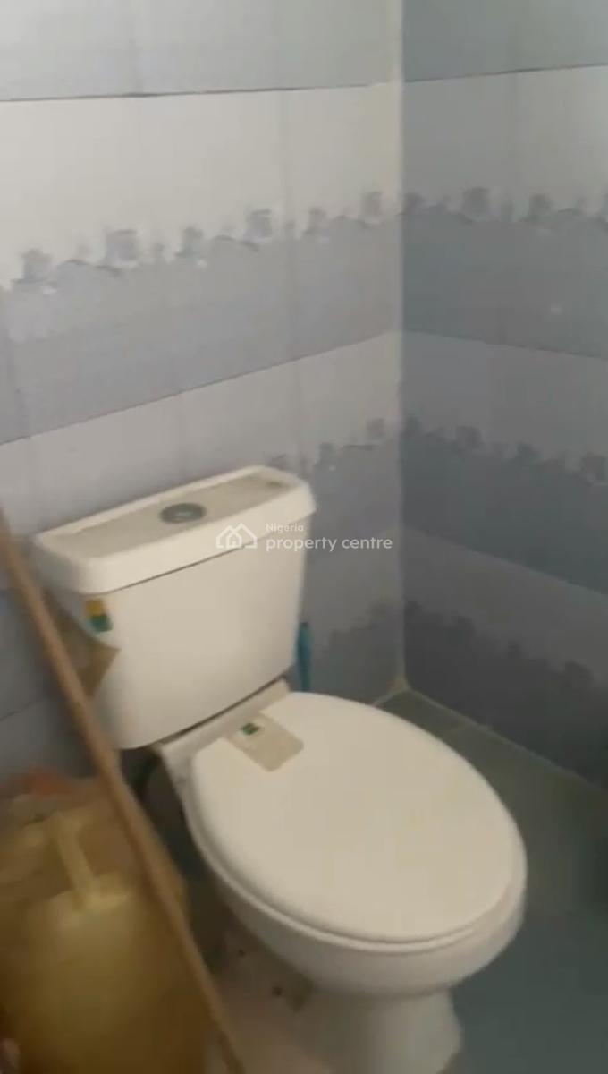 Lovely Shop Space (1st Floor), Onigbongbo, Maryland, Lagos, Shop for Rent