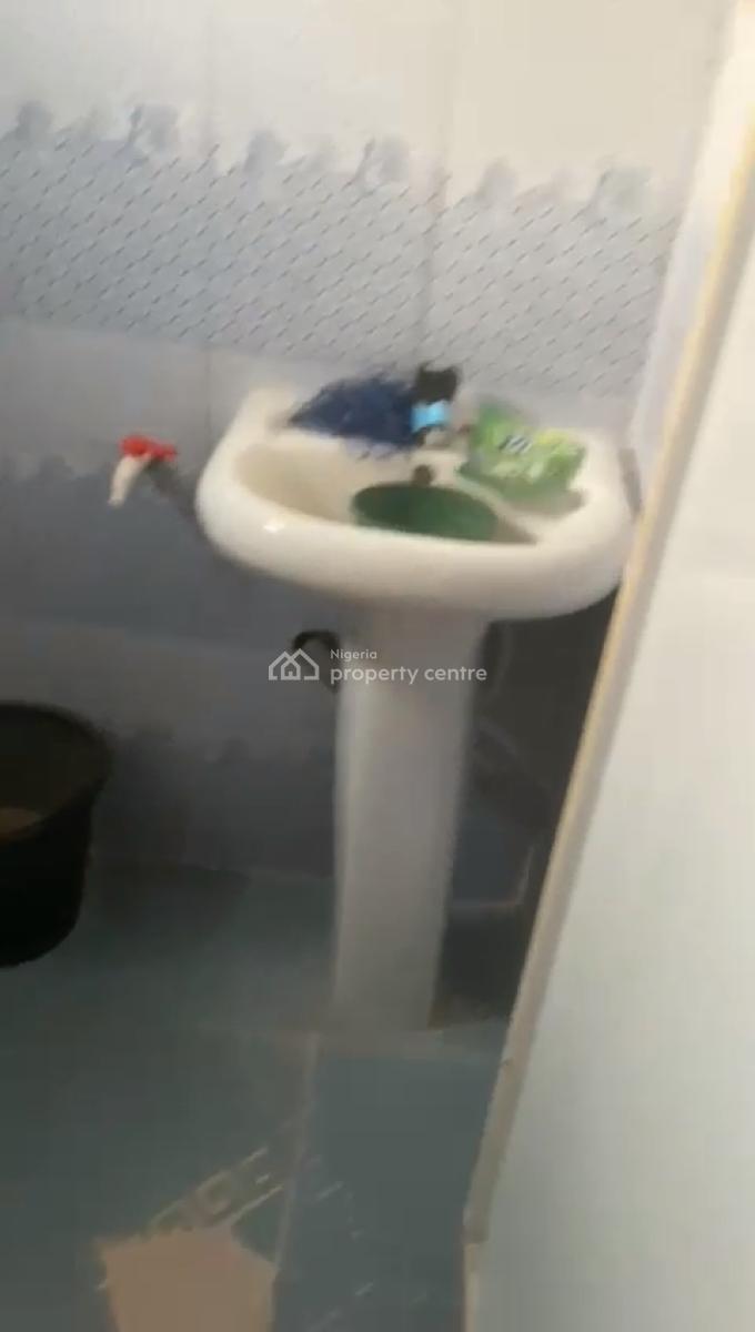 Lovely Shop Space (1st Floor), Onigbongbo, Maryland, Lagos, Shop for Rent