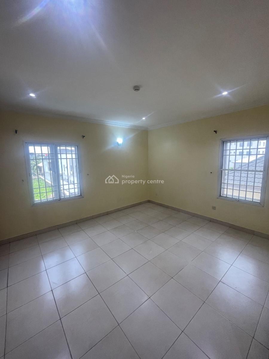 Spacious 3 Bedroom Penthouse, Lekki Right Off White Sand School, Lekki Phase 1, Lekki, Lagos, House for Rent