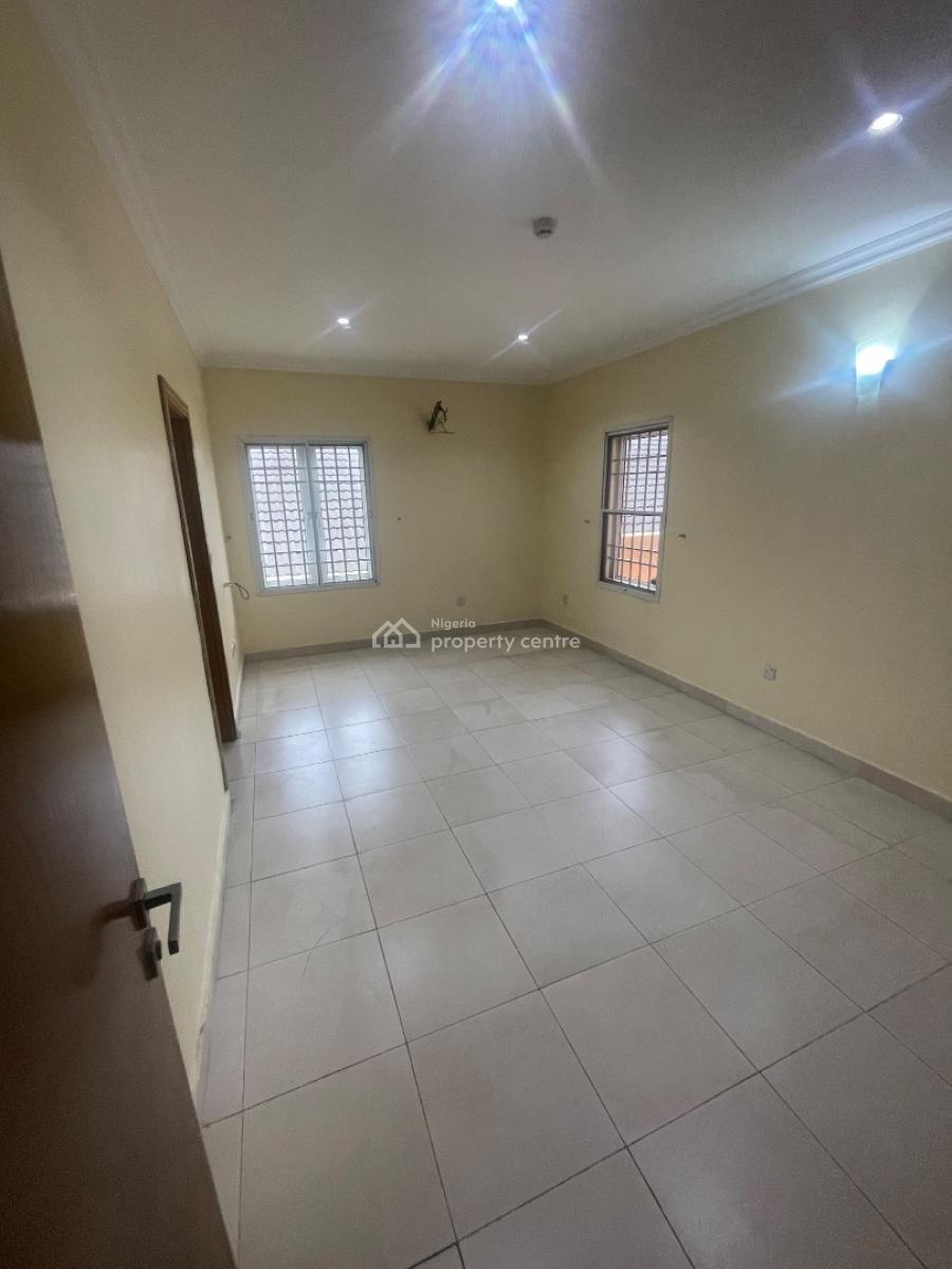 Spacious 3 Bedroom Penthouse, Lekki Right Off White Sand School, Lekki Phase 1, Lekki, Lagos, House for Rent