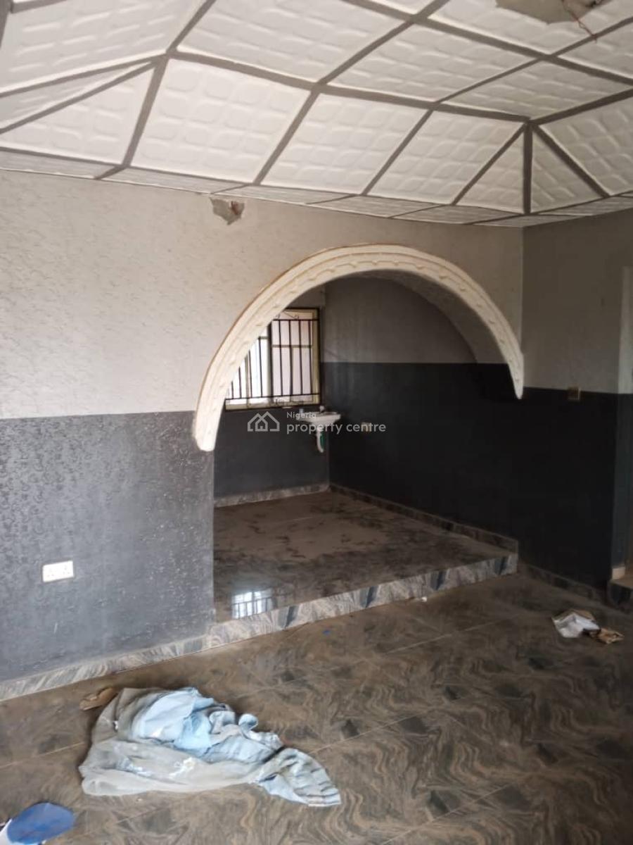 3 Bedroom Bungalow, Badeku,  Off Iyana Ajia,  New Ife Road, Ibadan, Oyo, Detached Bungalow for Sale