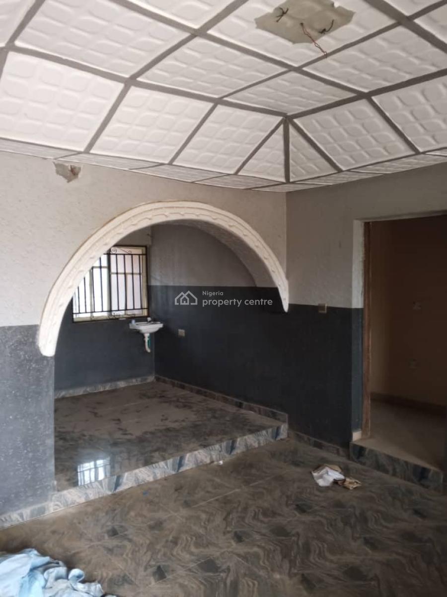3 Bedroom Bungalow, Badeku,  Off Iyana Ajia,  New Ife Road, Ibadan, Oyo, Detached Bungalow for Sale