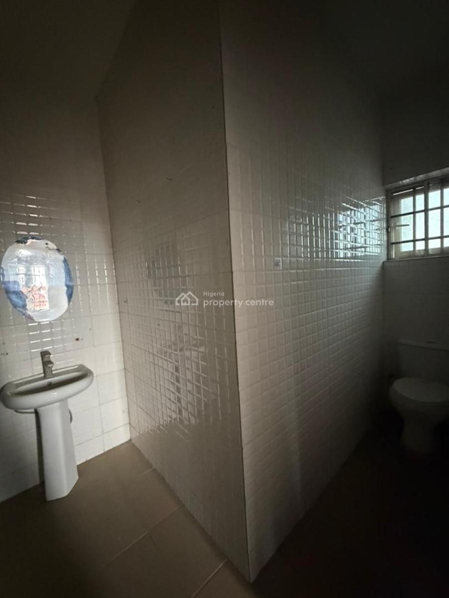 Well Spacious 3 Bedroom Apartment, Osapa, Lekki, Lagos, Flat / Apartment for Rent