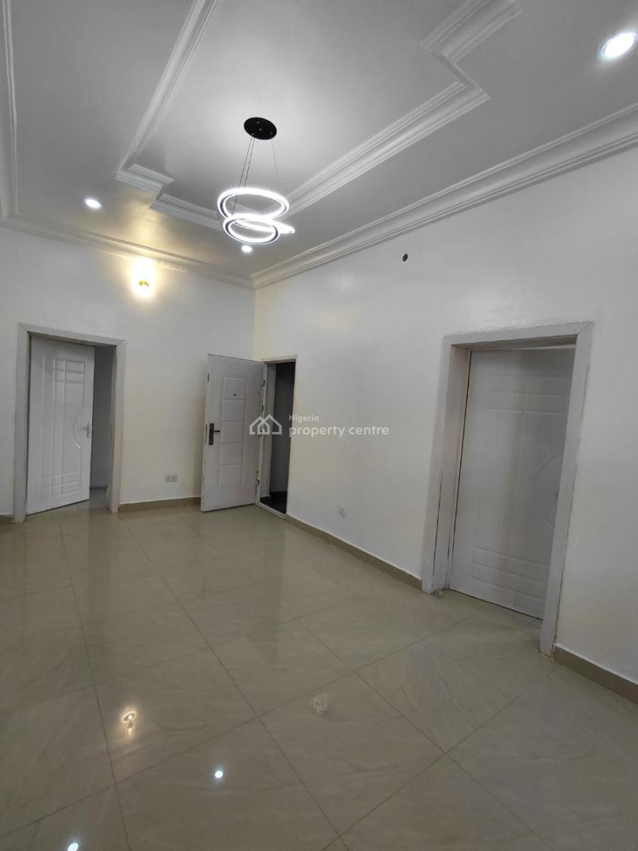 Neatly Maintained 2 Bedroom Apartment, Lekki Phase 1, Lekki, Lagos, Flat / Apartment for Rent