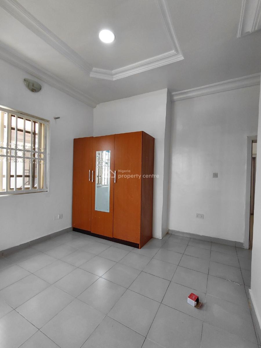 Neatly Maintained 2 Bedroom Apartment, Lekki Phase 1, Lekki, Lagos, Flat / Apartment for Rent