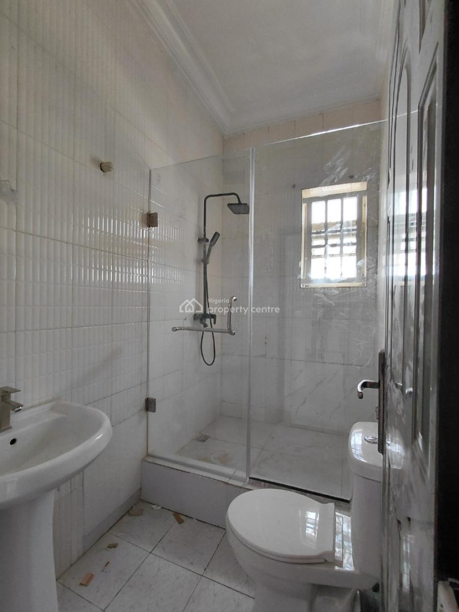 Neatly Maintained 2 Bedroom Apartment, Lekki Phase 1, Lekki, Lagos, Flat / Apartment for Rent