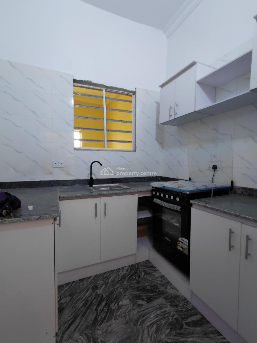 Neatly Maintained 2 Bedroom Apartment, Lekki Phase 1, Lekki, Lagos, Flat / Apartment for Rent