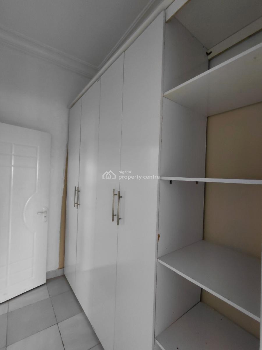 Neatly Maintained 2 Bedroom Apartment, Lekki Phase 1, Lekki, Lagos, Flat / Apartment for Rent