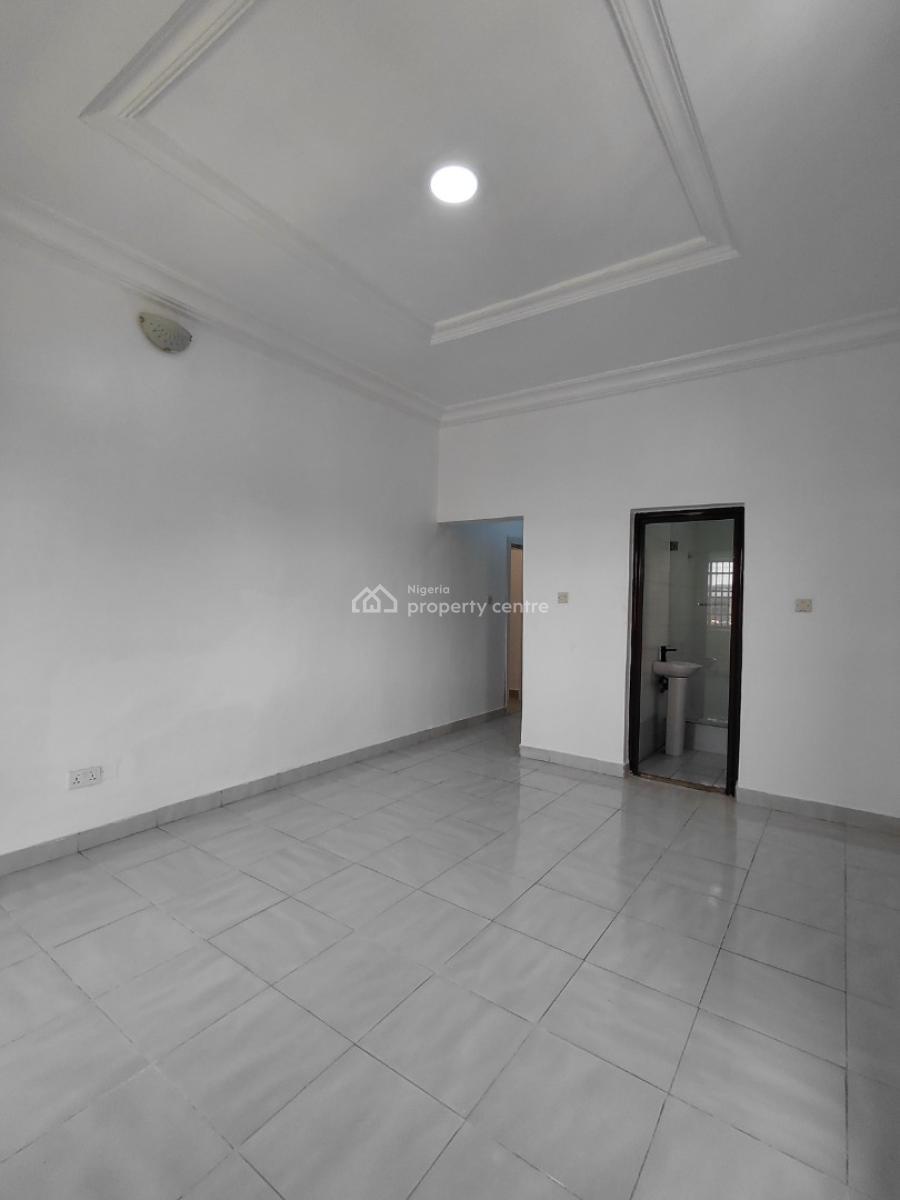 Neatly Maintained 2 Bedroom Apartment, Lekki Phase 1, Lekki, Lagos, Flat / Apartment for Rent