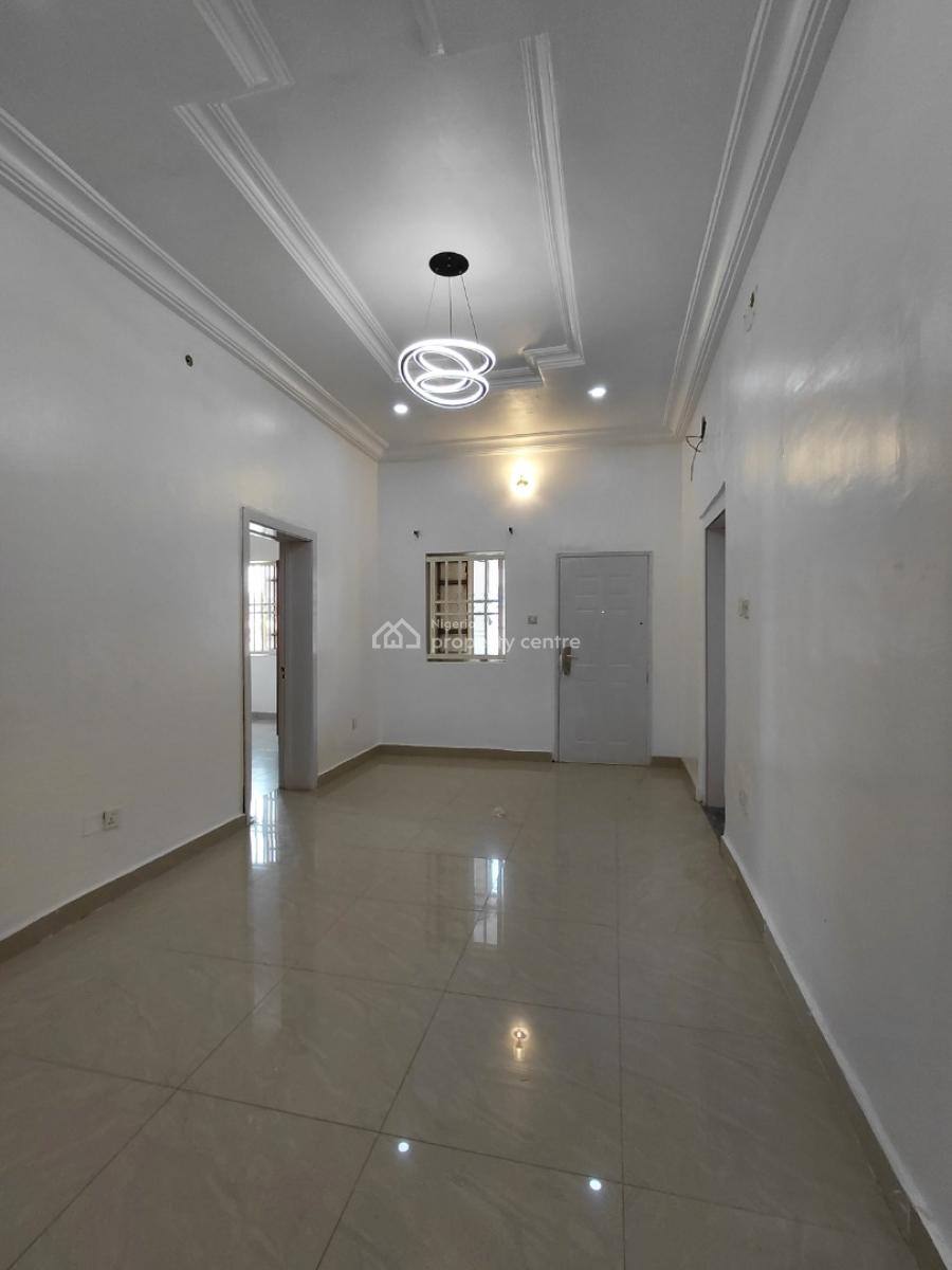 Neatly Maintained 2 Bedroom Apartment, Lekki Phase 1, Lekki, Lagos, Flat / Apartment for Rent