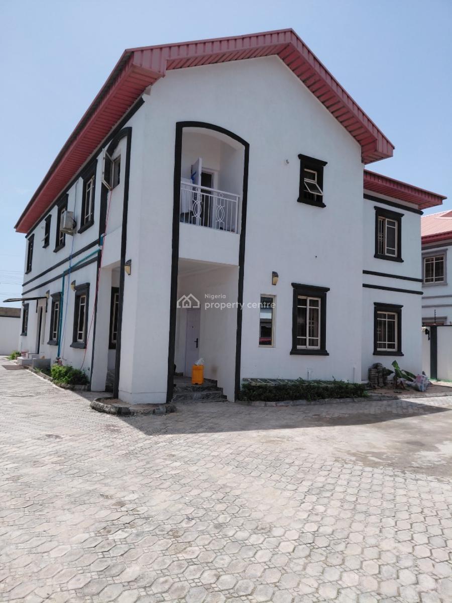 Neatly Maintained 2 Bedroom Apartment, Lekki Phase 1, Lekki, Lagos, Flat / Apartment for Rent