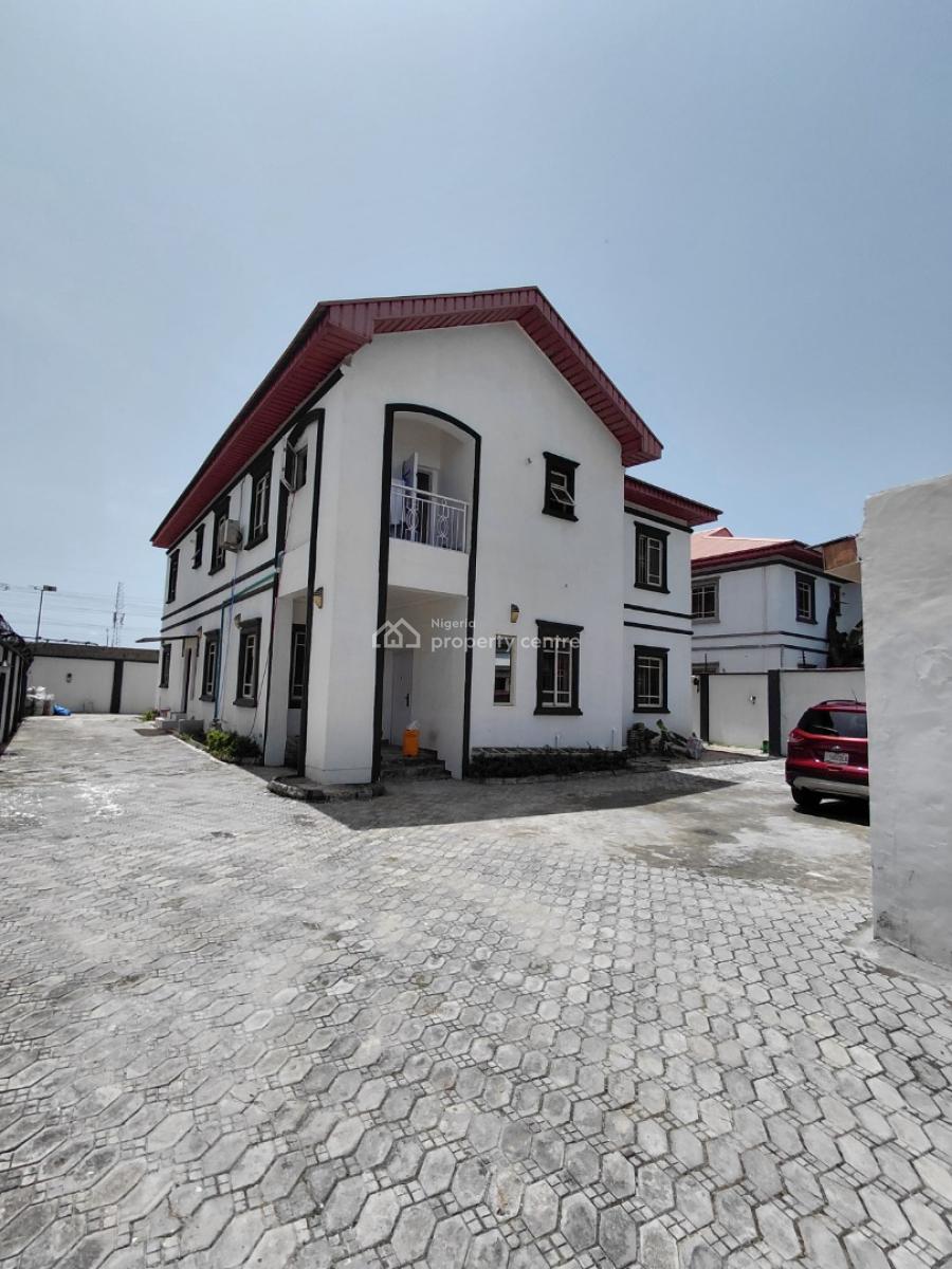 Neatly Maintained 2 Bedroom Apartment, Lekki Phase 1, Lekki, Lagos, Flat / Apartment for Rent
