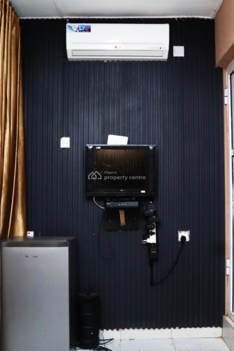 Cosy Apartment, 1, Henry Close, Off Ifelodun, Eliot Bus-stop, Iju-ishaga, Agege, Lagos, Self Contain (single Rooms) Short Let