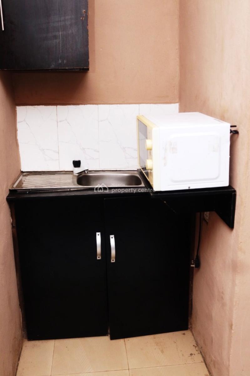 Cosy Apartment, 1, Henry Close, Off Ifelodun, Eliot Bus-stop, Iju-ishaga, Agege, Lagos, Self Contain (single Rooms) Short Let