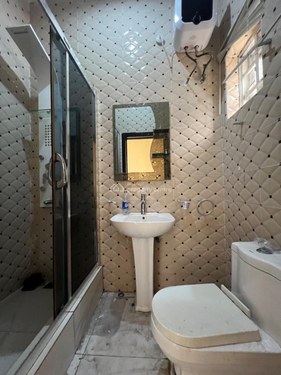 Neatly Renovated 5 Bedroom Fully Detached Duplex with a Bq., Chevron, Lekki, Lagos, Detached Duplex for Rent