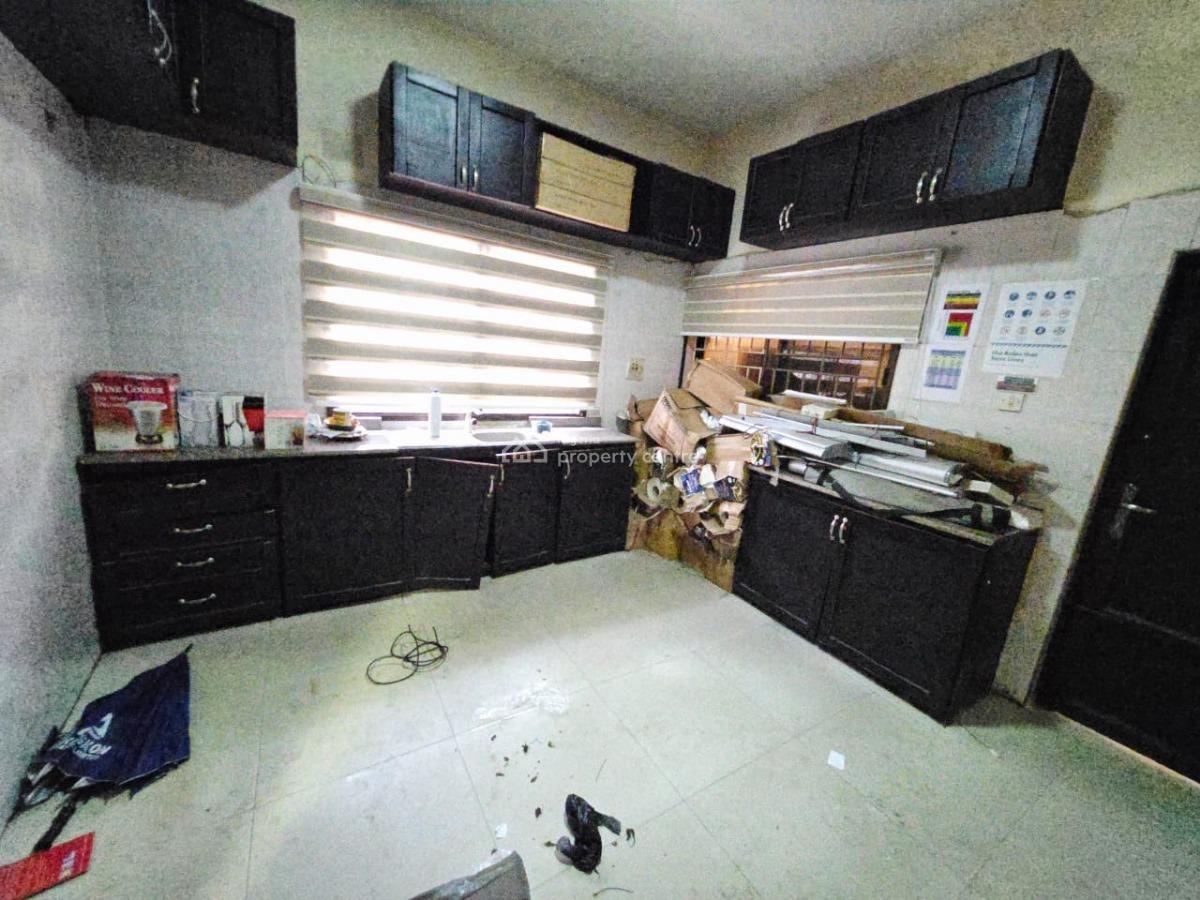 7 Bedroom Detached with 1 Bq and 1 Store., Victoria Island (vi), Lagos, Office Space for Rent