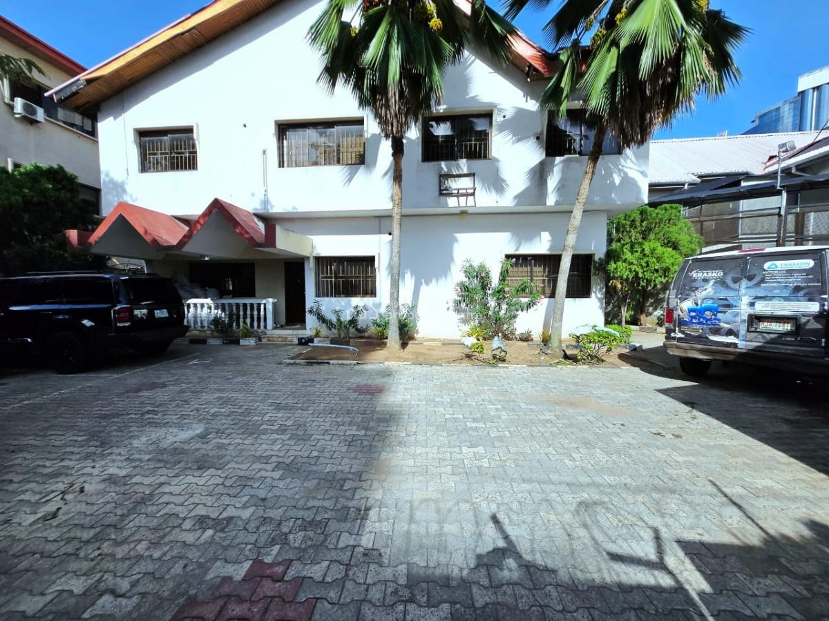 7 Bedroom Detached with 1 Bq and 1 Store., Victoria Island (vi), Lagos, Office Space for Rent