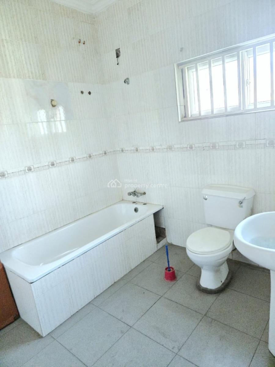 Spacious  Commercial 2unite of 5-bedroom Detached Duplex, Lekki Right, Lekki Phase 1, Lekki, Lagos, Office Space for Rent