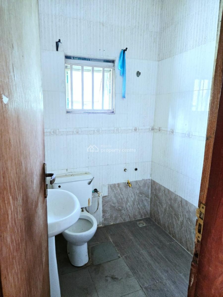 Spacious  Commercial 2unite of 5-bedroom Detached Duplex, Lekki Right, Lekki Phase 1, Lekki, Lagos, Office Space for Rent