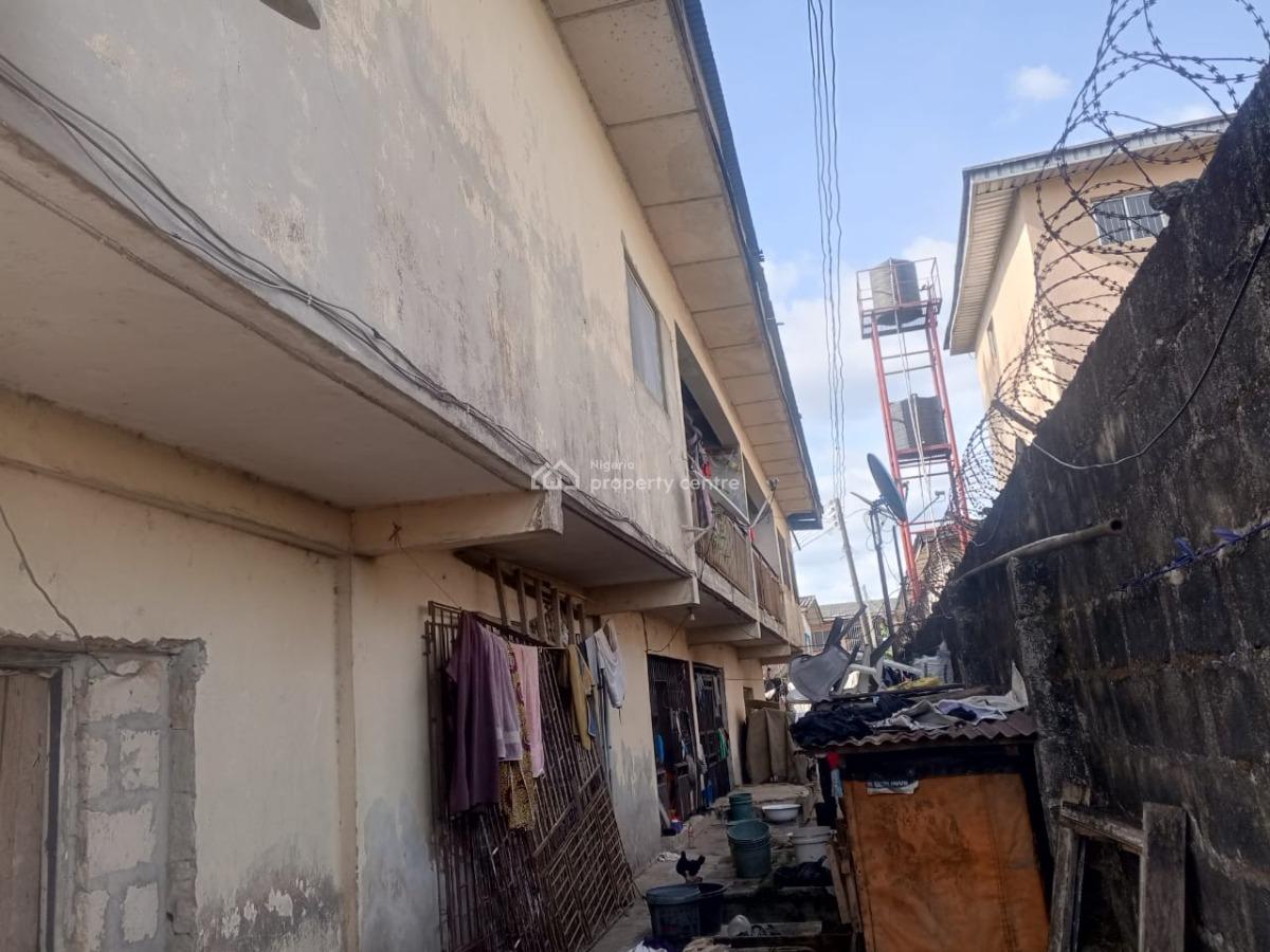 an Old Dilapidated Building, Off Okumagba Avenue, Warri, Delta, Block of Flats for Sale