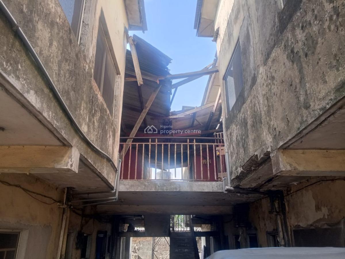 an Old Dilapidated Building, Off Okumagba Avenue, Warri, Delta, Block of Flats for Sale